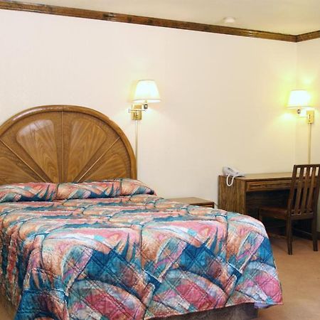 Country Inn Motel Dove Creek Экстерьер фото