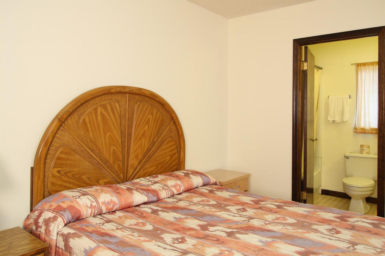 Country Inn Motel Dove Creek Экстерьер фото