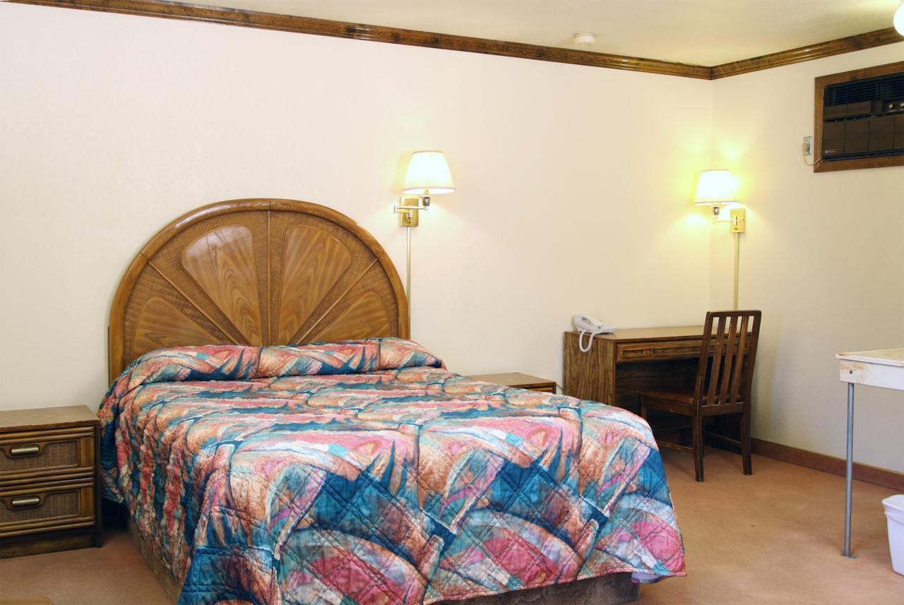 Country Inn Motel Dove Creek Экстерьер фото