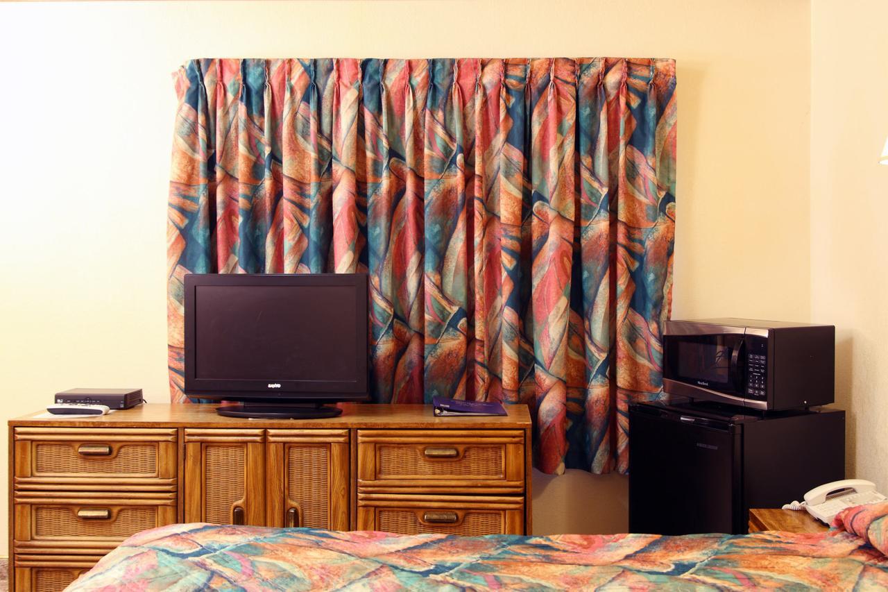 Country Inn Motel Dove Creek Экстерьер фото