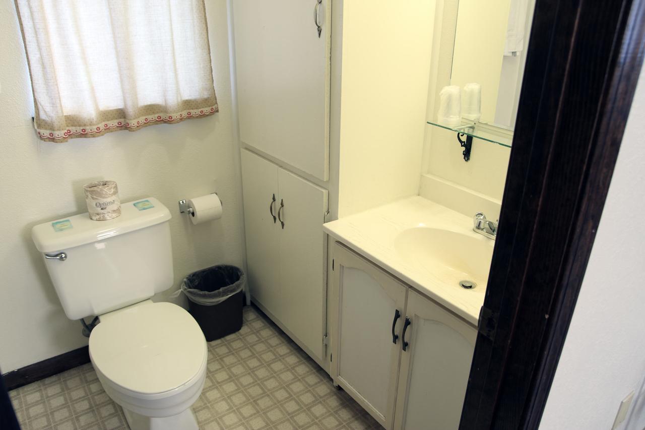 Country Inn Motel Dove Creek Экстерьер фото