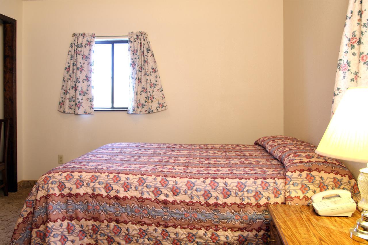 Country Inn Motel Dove Creek Экстерьер фото