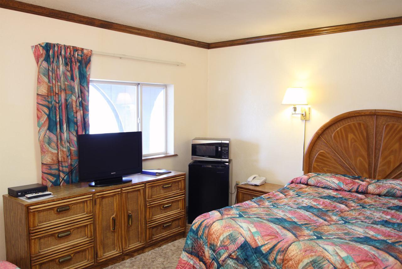 Country Inn Motel Dove Creek Экстерьер фото