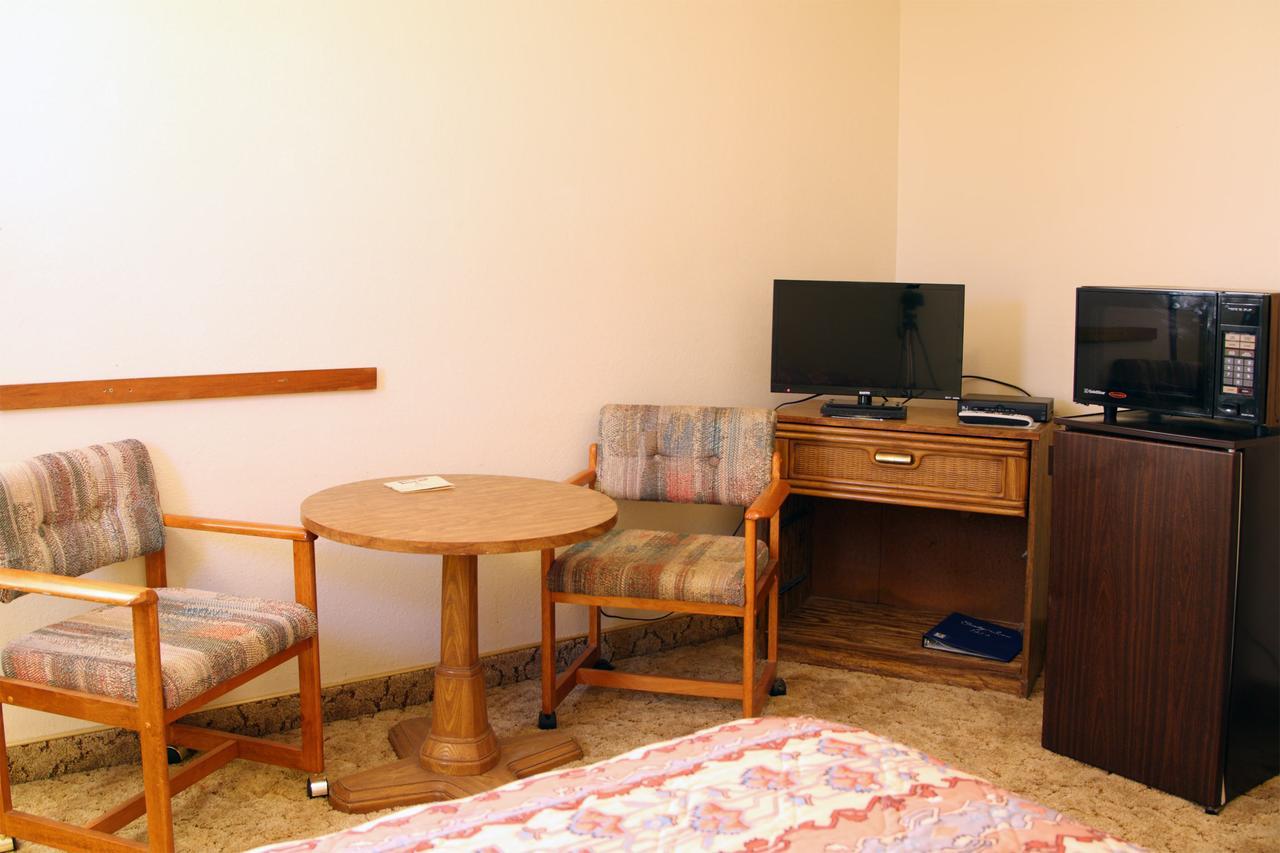 Country Inn Motel Dove Creek Экстерьер фото